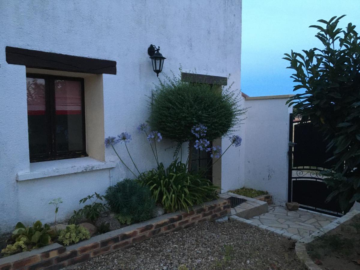 Bed & Breakfast Maison Blanche Piscine Et Petit Déjeuner Châtellerault